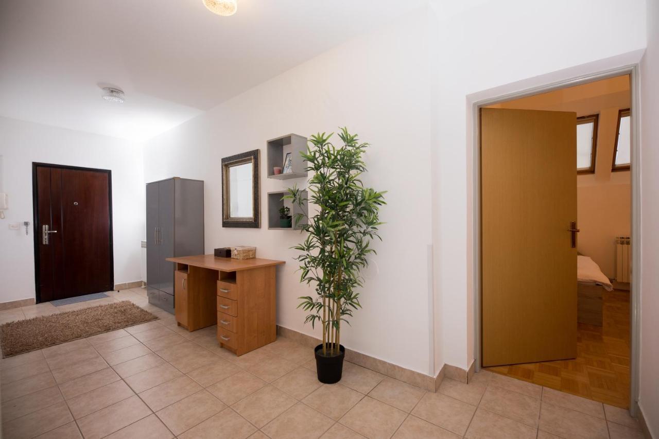 Apartman Ana Apartment Osijek Bagian luar foto