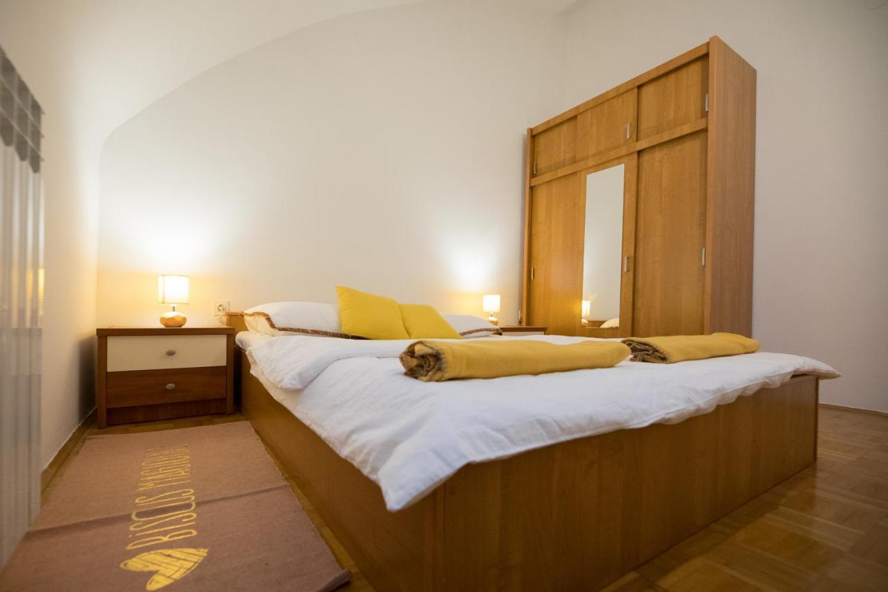 Apartman Ana Apartment Osijek Bagian luar foto